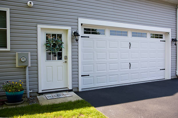 24/7 Emergency Garage Door Panel Replacement experts in Kingston Estates, NJ